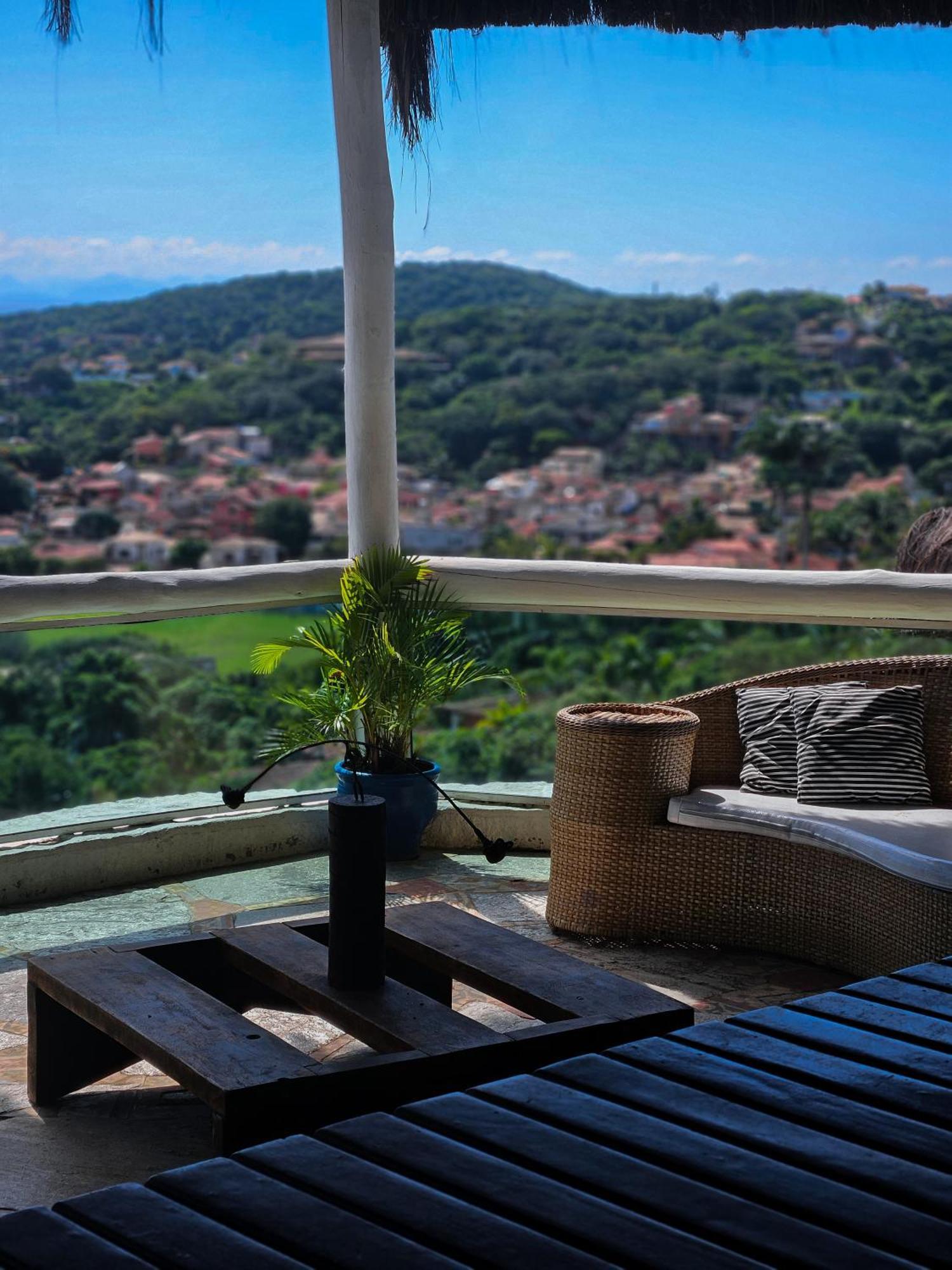 Bella Vista Ocean View Hotel Armacao dos Buzios ภายนอก รูปภาพ View of the town from the balcony of a house