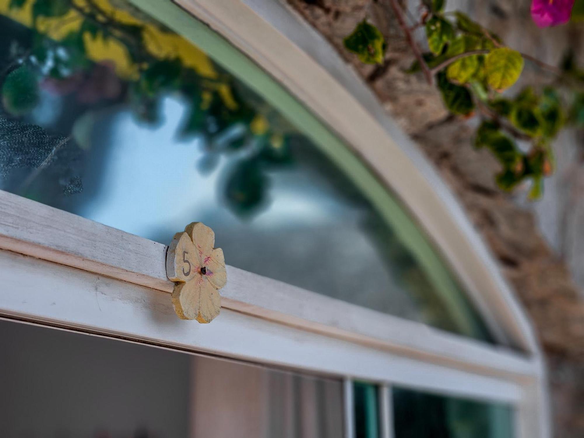 Bella Vista Ocean View Hotel Armacao dos Buzios ภายนอก รูปภาพ A window latch