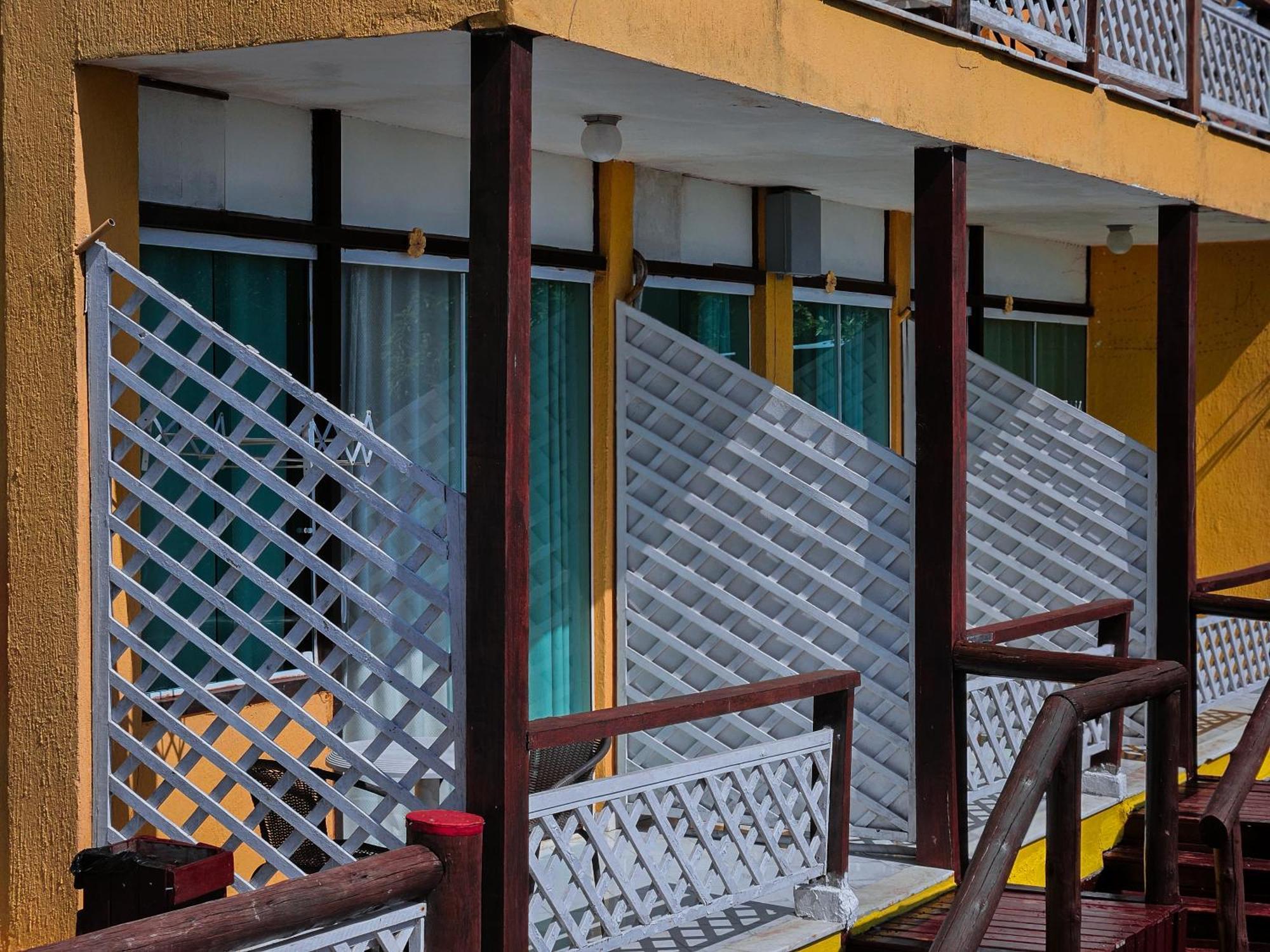 Bella Vista Ocean View Hotel Armacao dos Buzios ภายนอก รูปภาพ A window grill