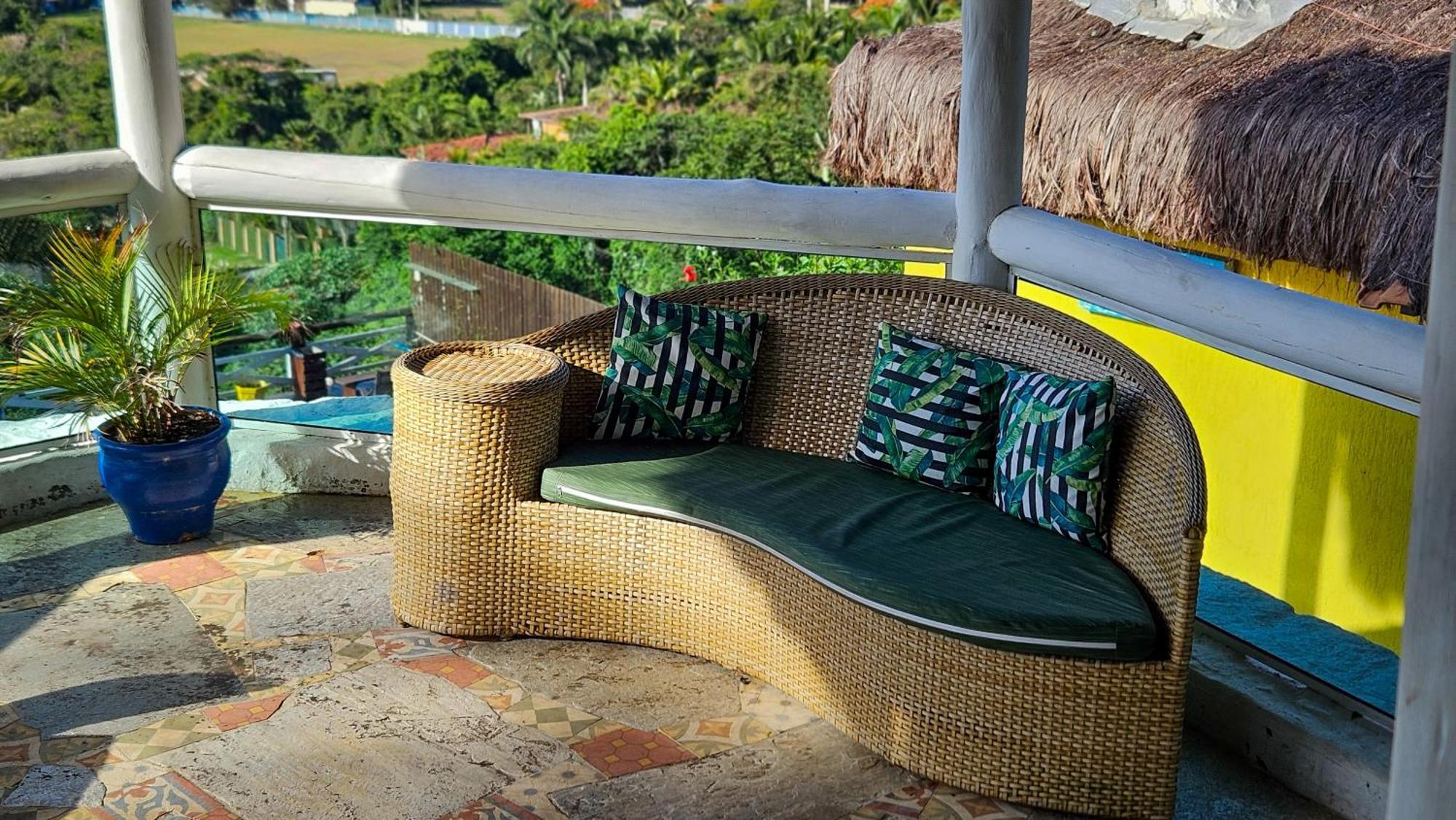 Bella Vista Ocean View Hotel Armacao dos Buzios ภายนอก รูปภาพ A rattan sofa
