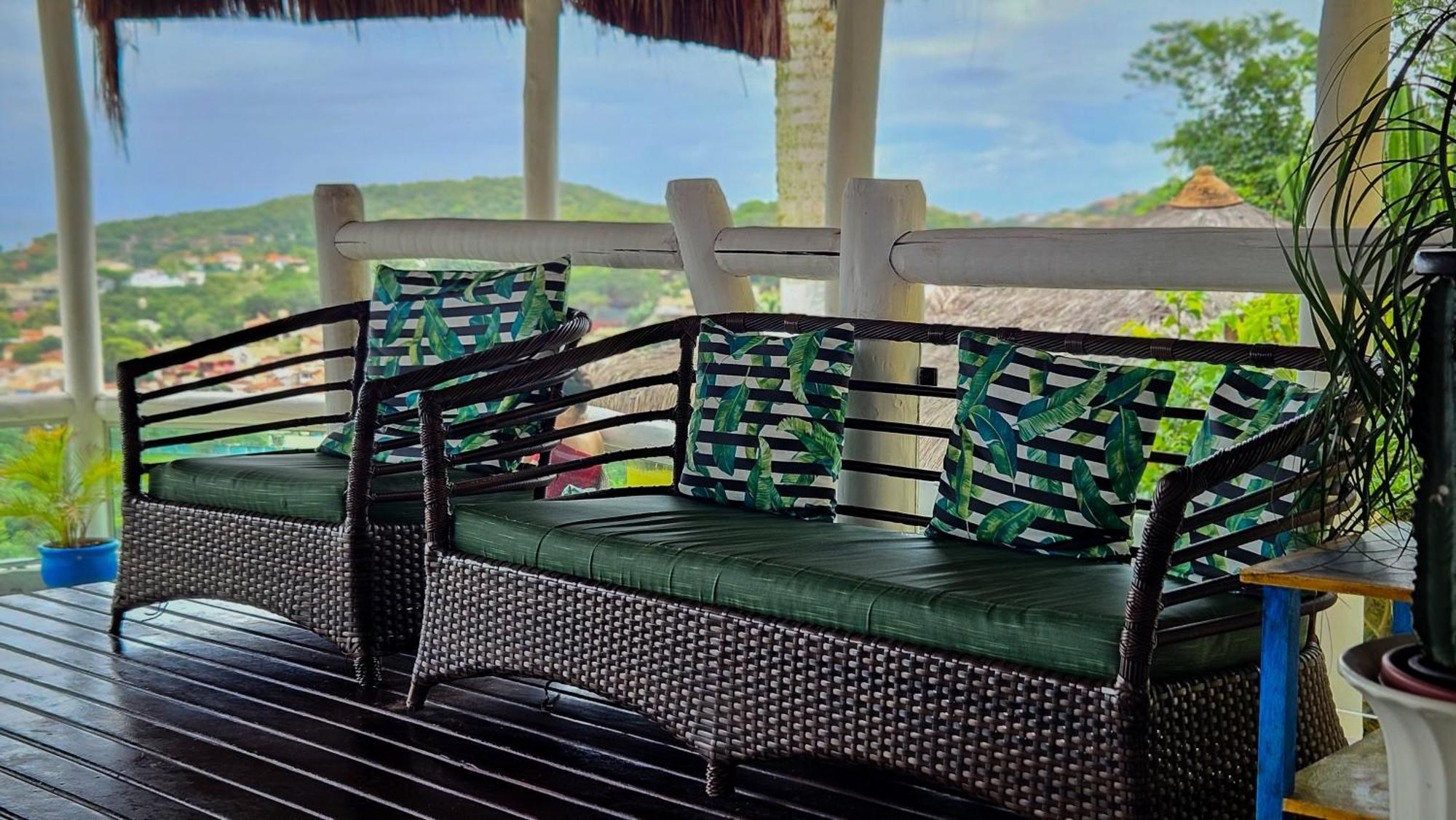 Bella Vista Ocean View Hotel Armacao dos Buzios ภายนอก รูปภาพ A rattan sofa